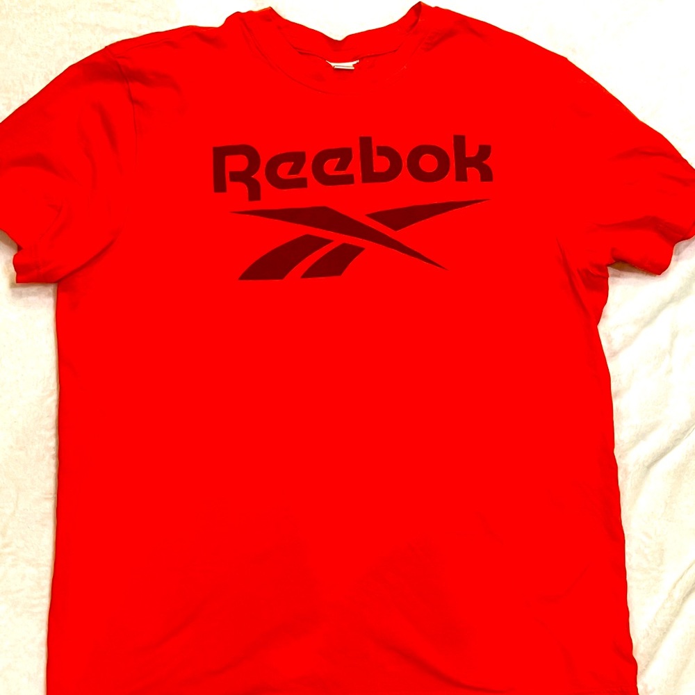 (S) Mens Reebok T-Shirt